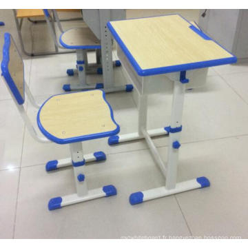 Table et chaise de classe supérieure de classe